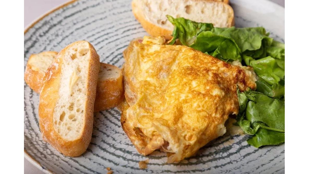 Omletă cu Jambon, Brânzeturi și Praz Dulce