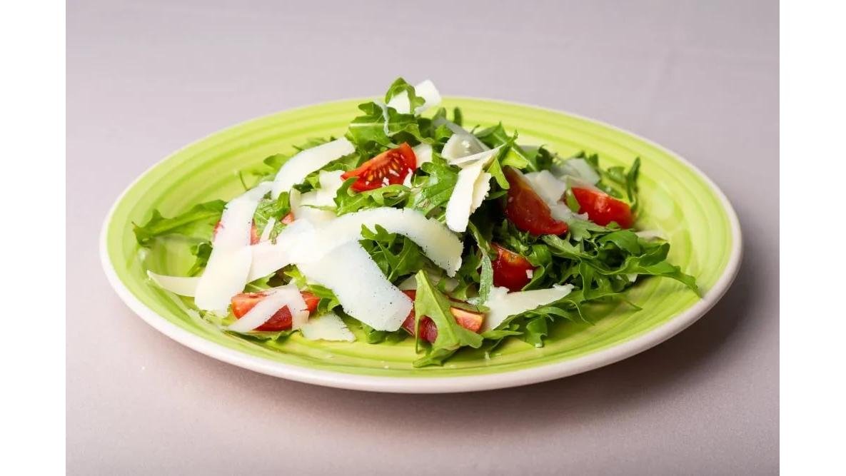 Roșii Cherry cu Rucola și Parmesan