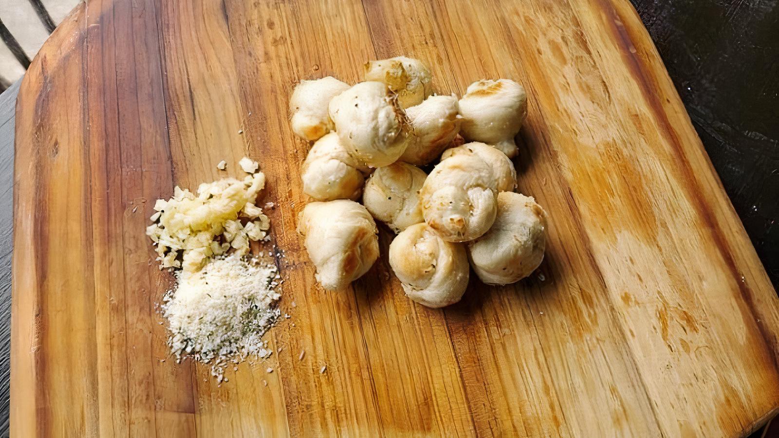 Garlic Knots - Half (6 ct)