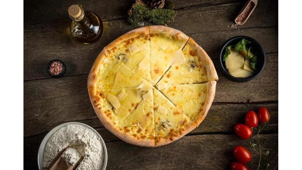 Pizza Quattro formaggi mică