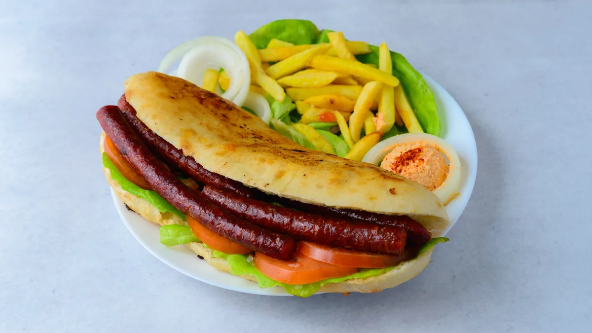 Dimljena juneća kobasica