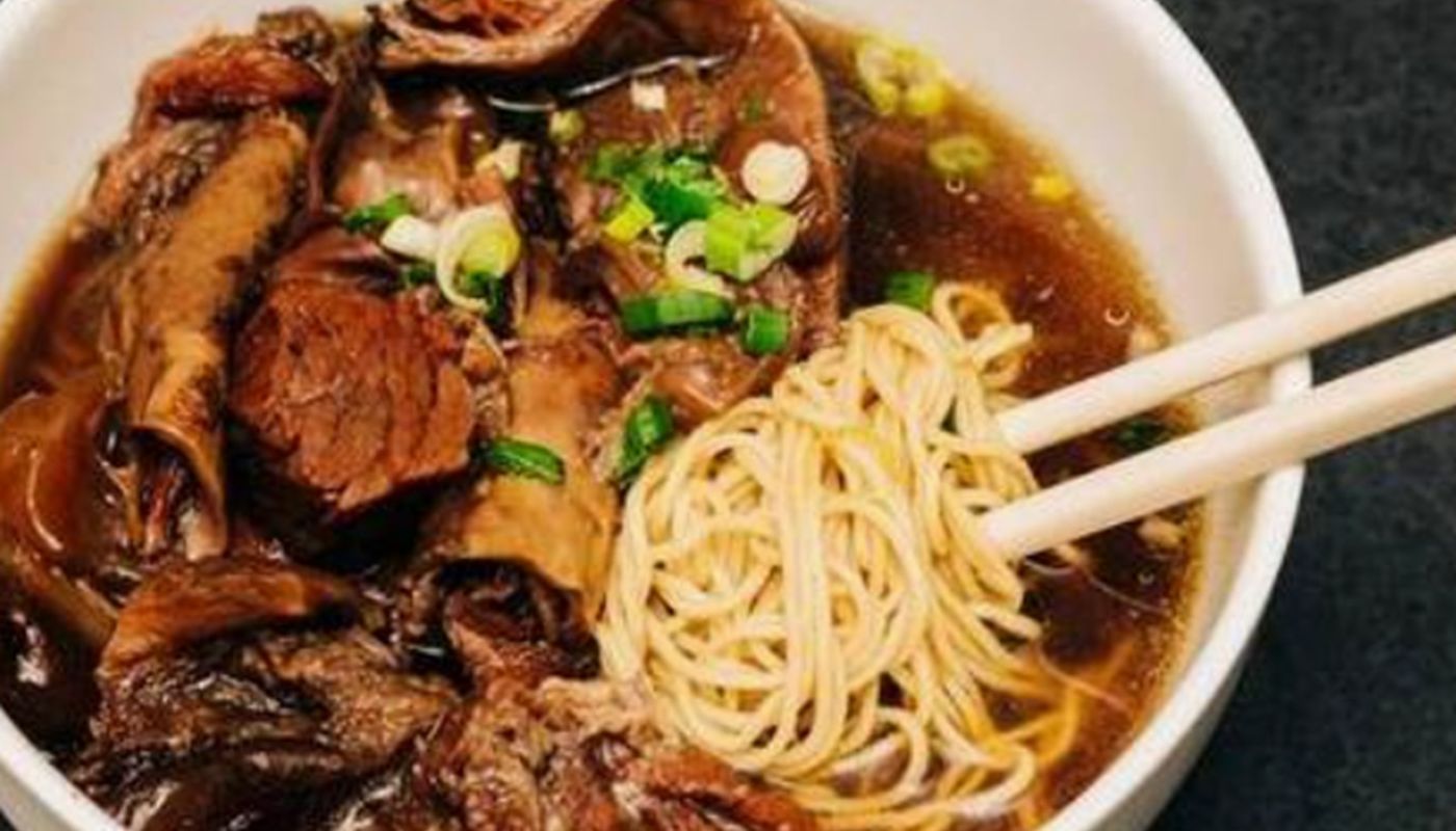 Stewed Beef Brisket And Tendon W/ Noodles 牛腩湯麵