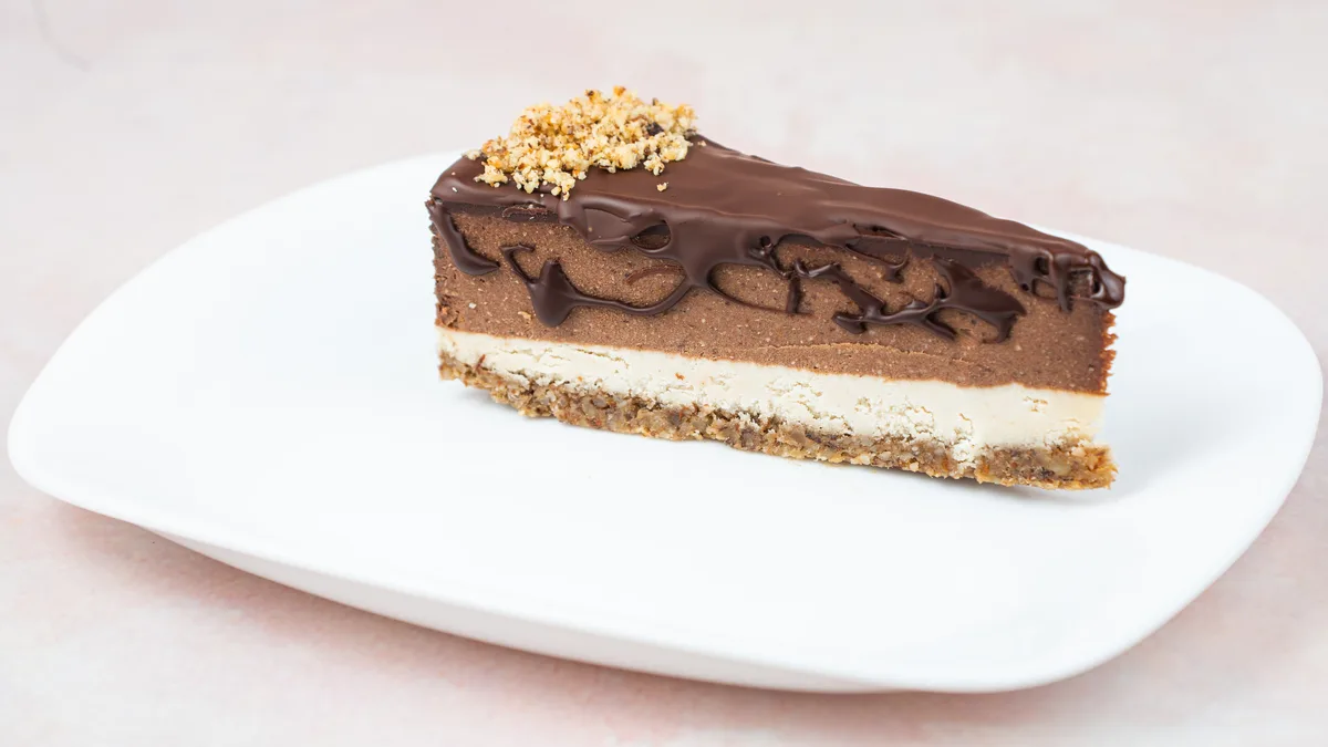 Nugat torta 60 % lesnik puter