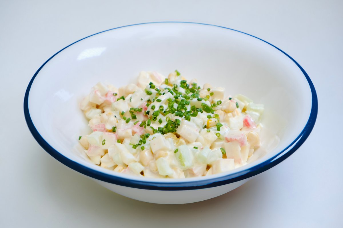 NOVO. Salata sa surimi štapićima