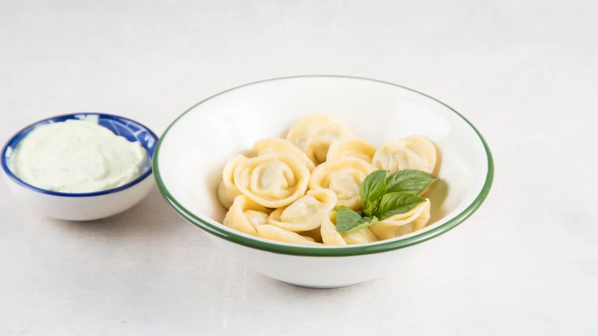 Pelmeni sa piletinom i bosiljkom