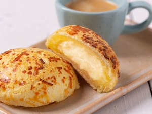 Pão de Queijo com Recheio de Requeijão