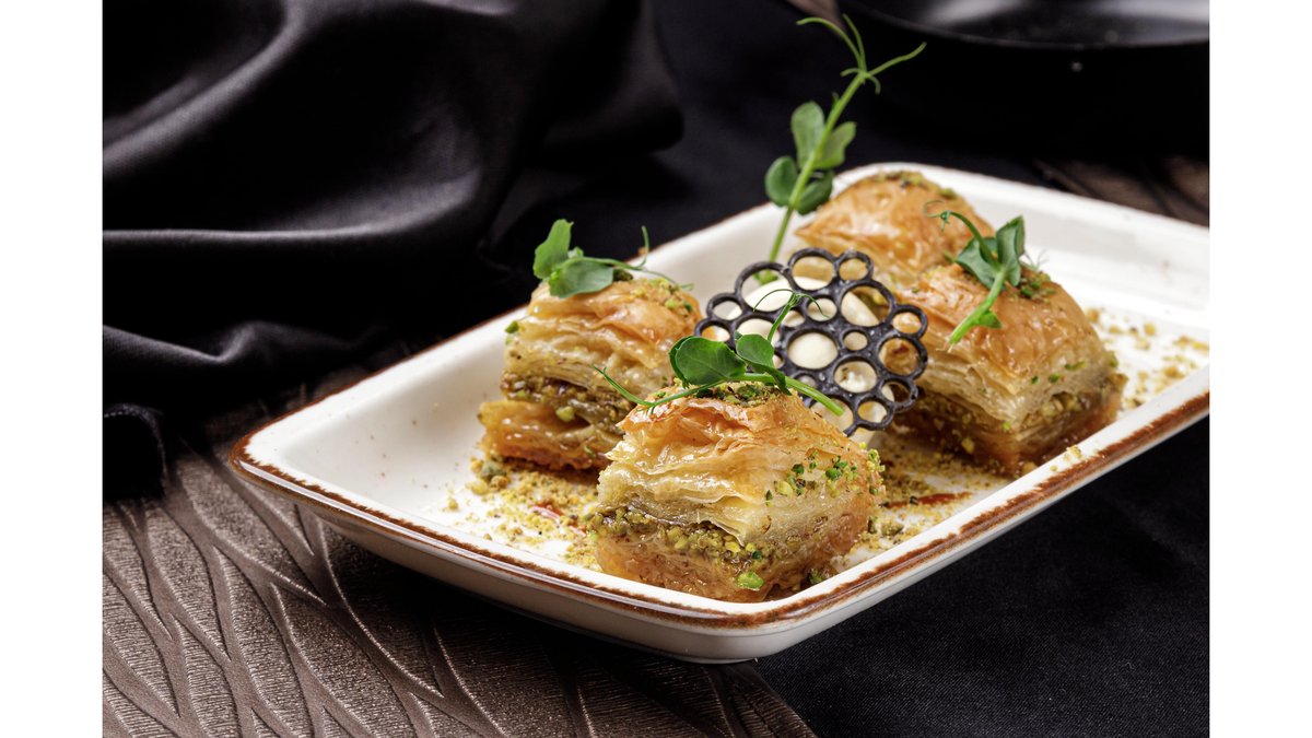 Baklava turceasă cu înghețată de fistic