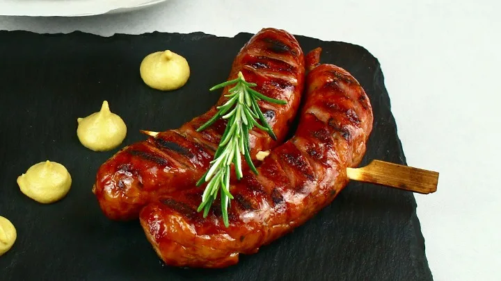 Domaća kobasica punjena kačkavaljem