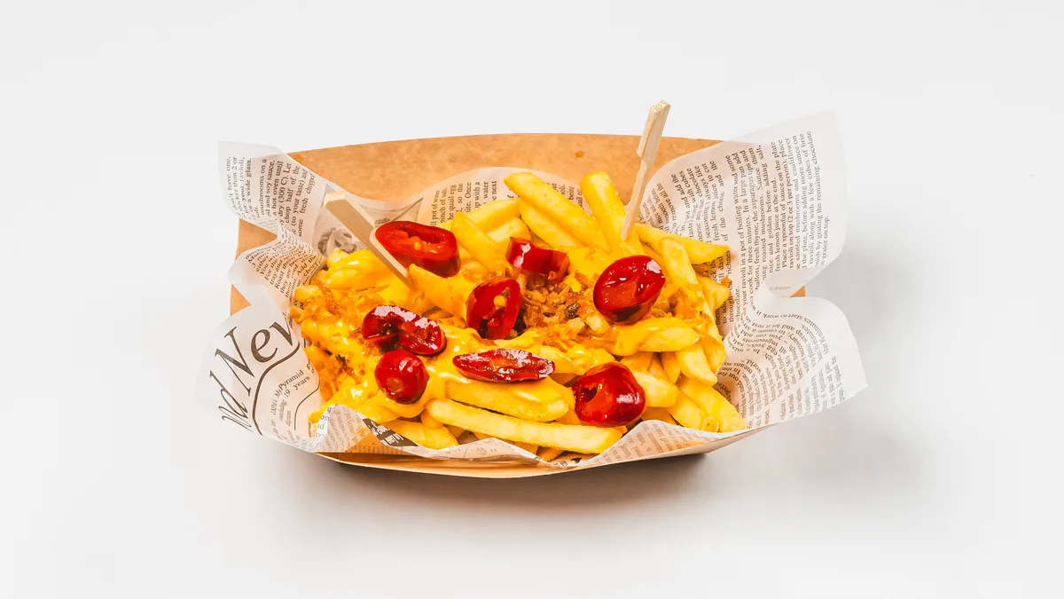 Chrumkavé hranolky s cheddarom a jalapenos🌶️