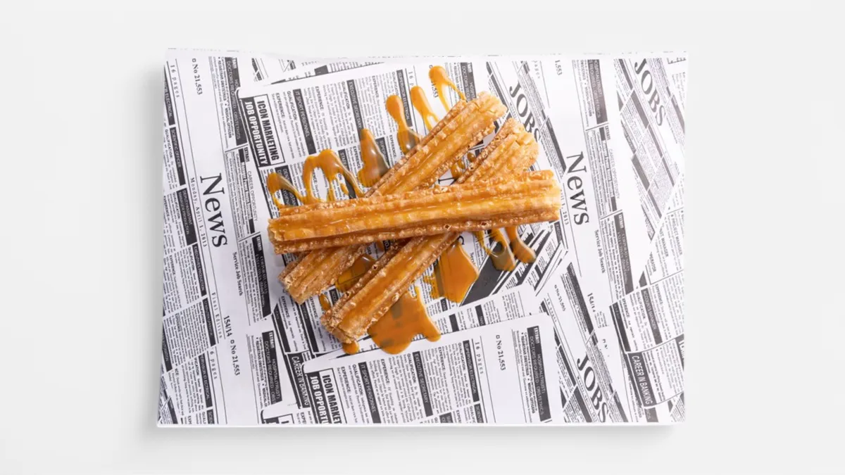 Churros preliate karamelom (sladké tyčinky)