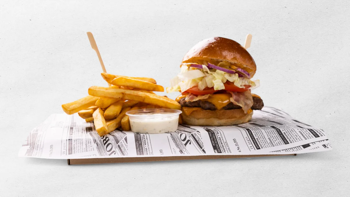 COMBO:  ŠMAK burger + hranolky + omáčka