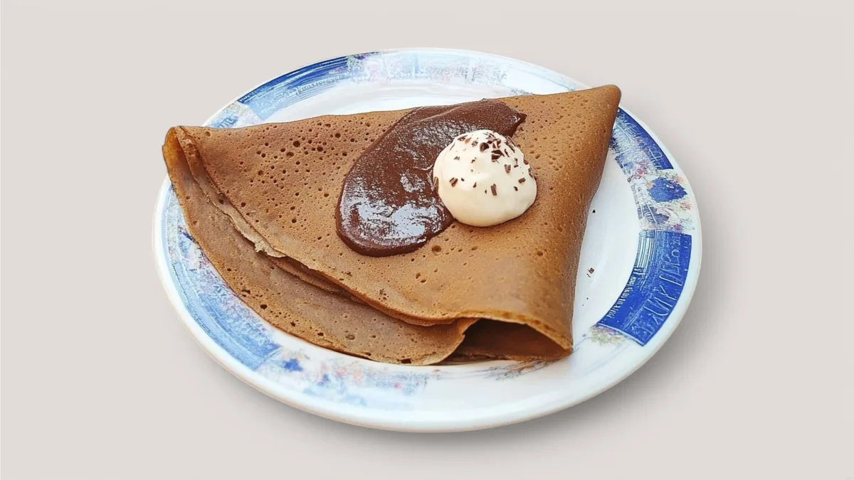 Crêpe mit dunkler Schokolade