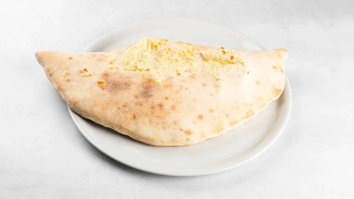 Tuna pizza sendvič