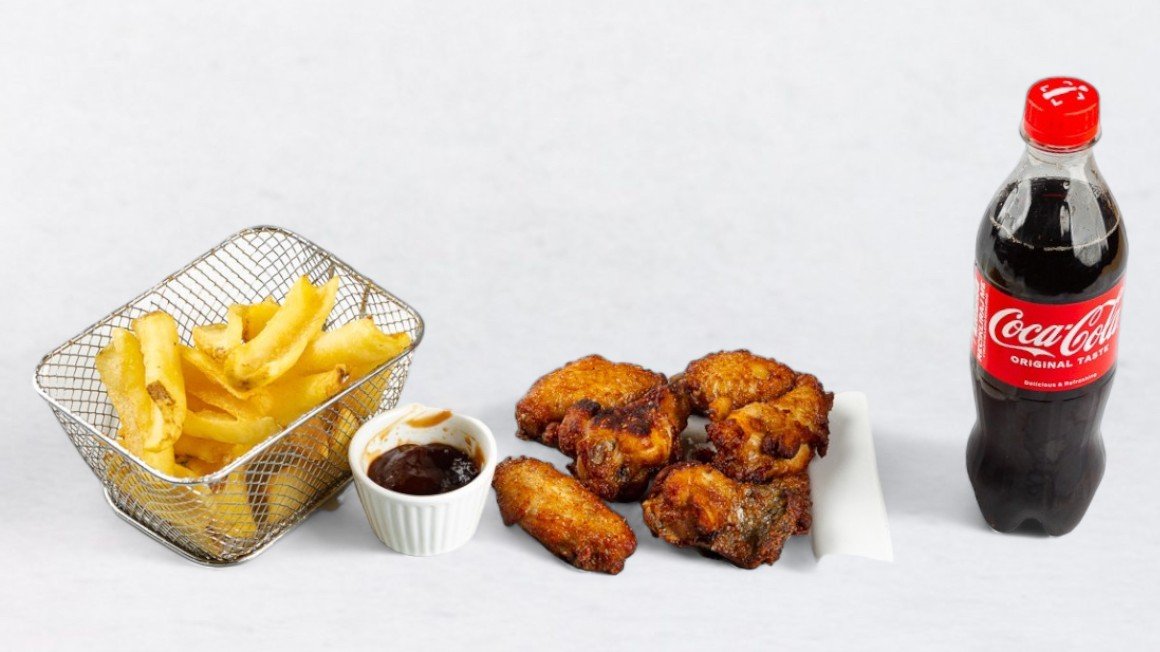 Baked wings (7 pieces) with french fries and Coca-Cola 0.5 l