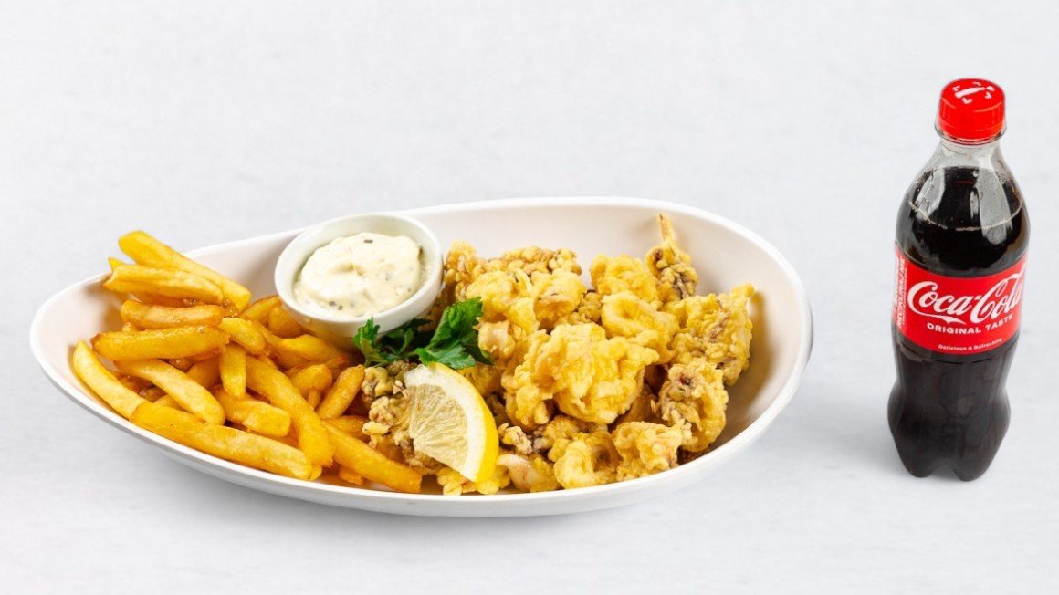 Fried squid with French fries and Coca-Cola 0.5 l