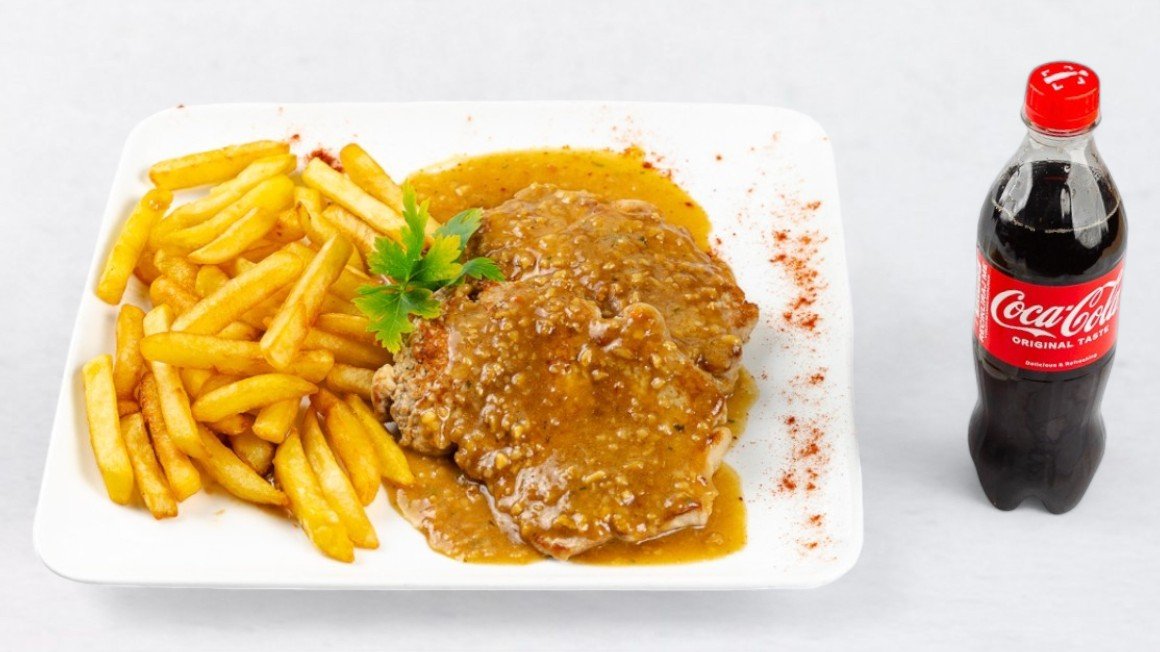 Gypsy steak with french fries and Coca-Cola 0.5 l