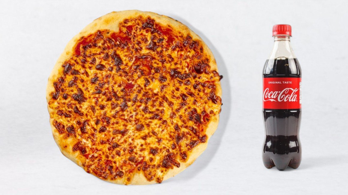 Pizza with cheese and Coca-Cola 0.5 l