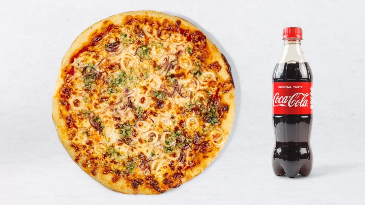 Pizza with squid and Coca-Cola 0.5 l