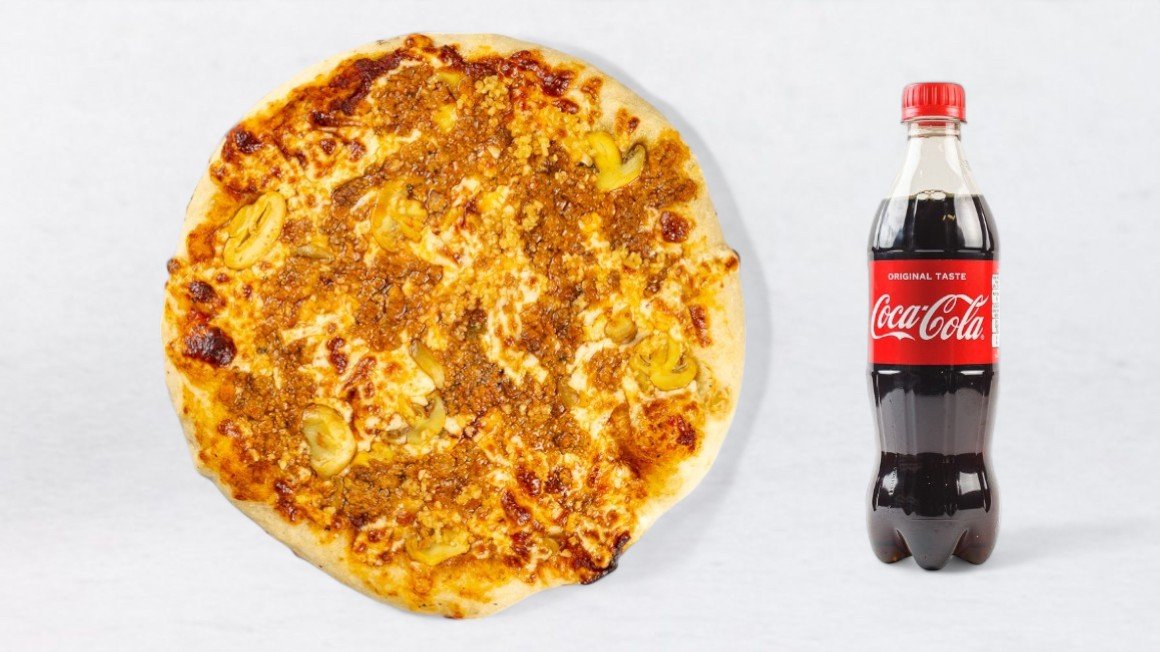 Tanja pizza and Coca-Cola 0.5 l