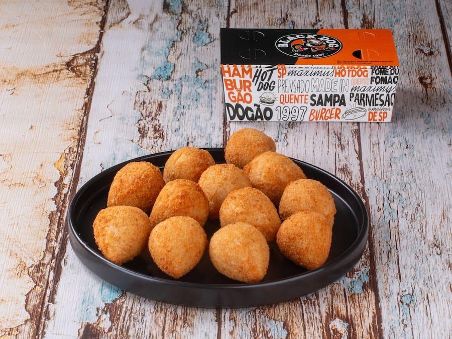 12 Mini Coxinhas de Frango Desfiado