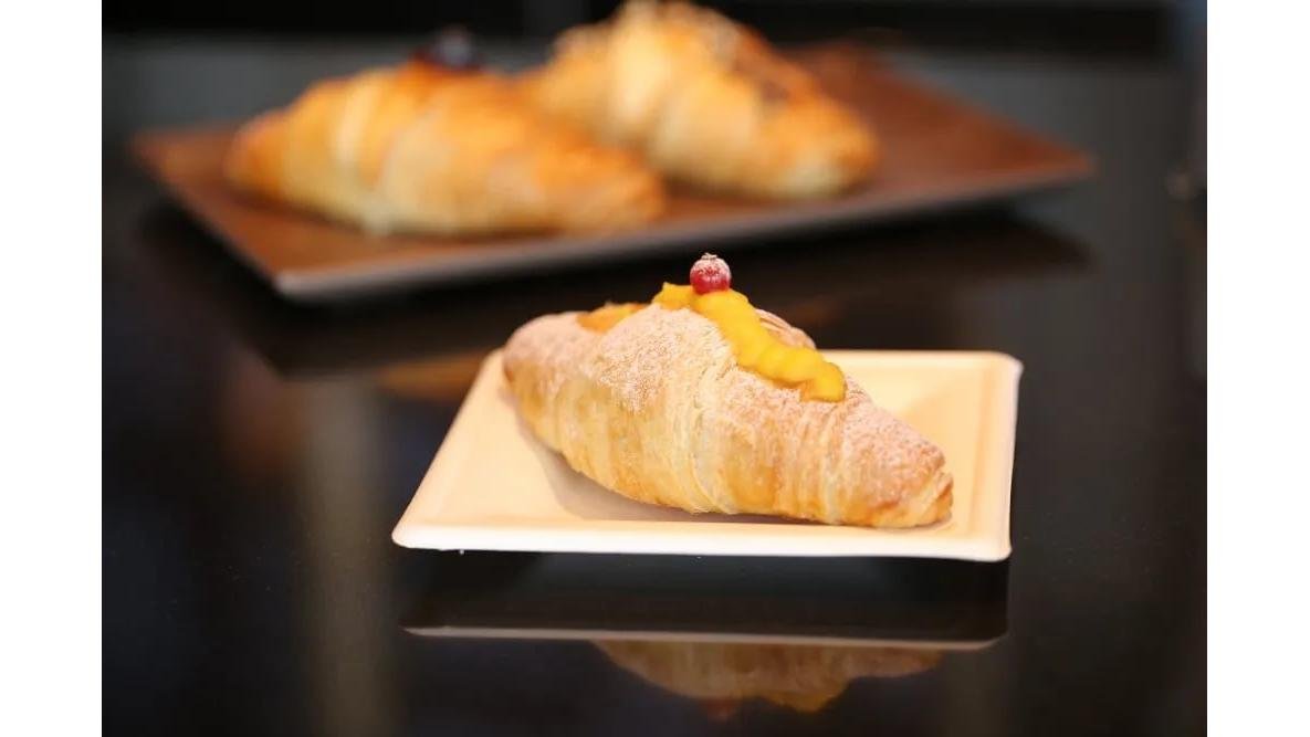 Croissant cu cremă de vanilie 120g