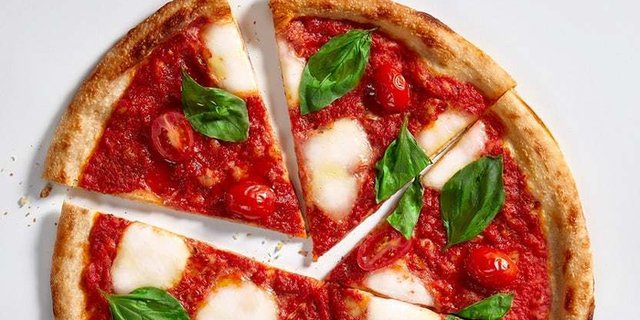 11" Signature Pizza Boxed Lunch