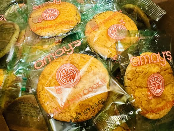 Almond Cookies 8pc
