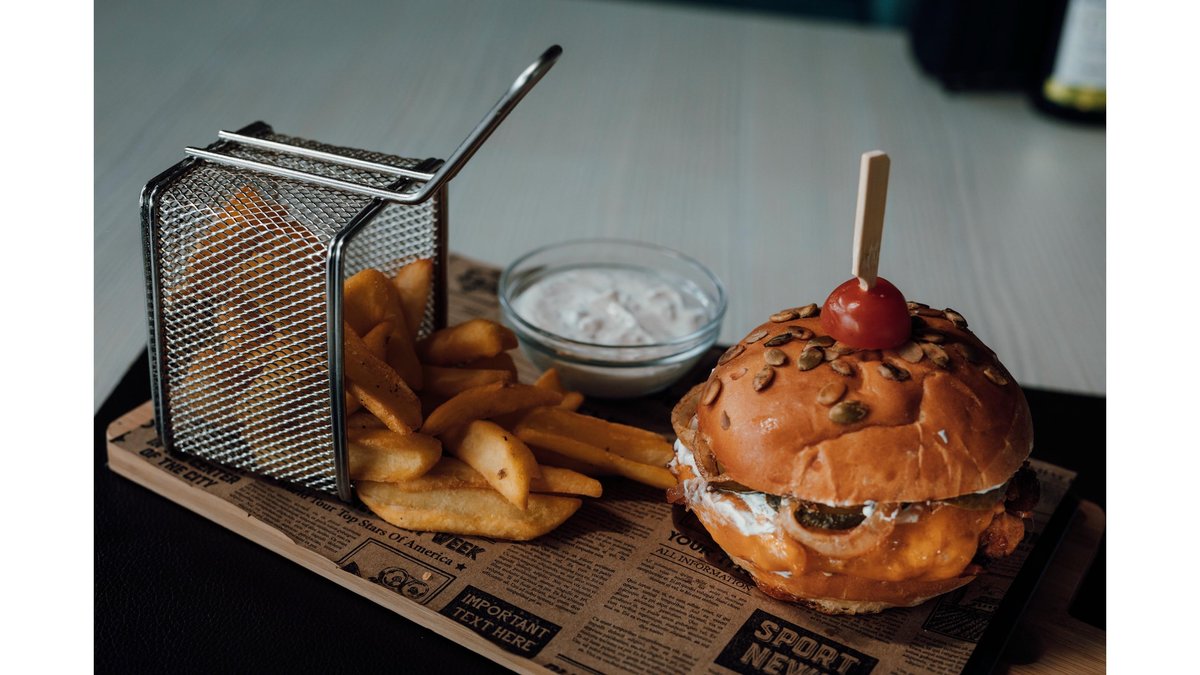 Pulled Pork cu cartofi prăjiți