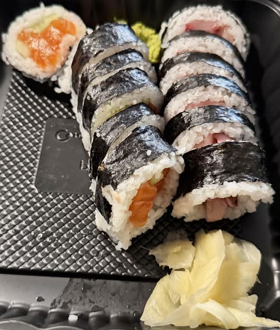 Yellowtail Roll