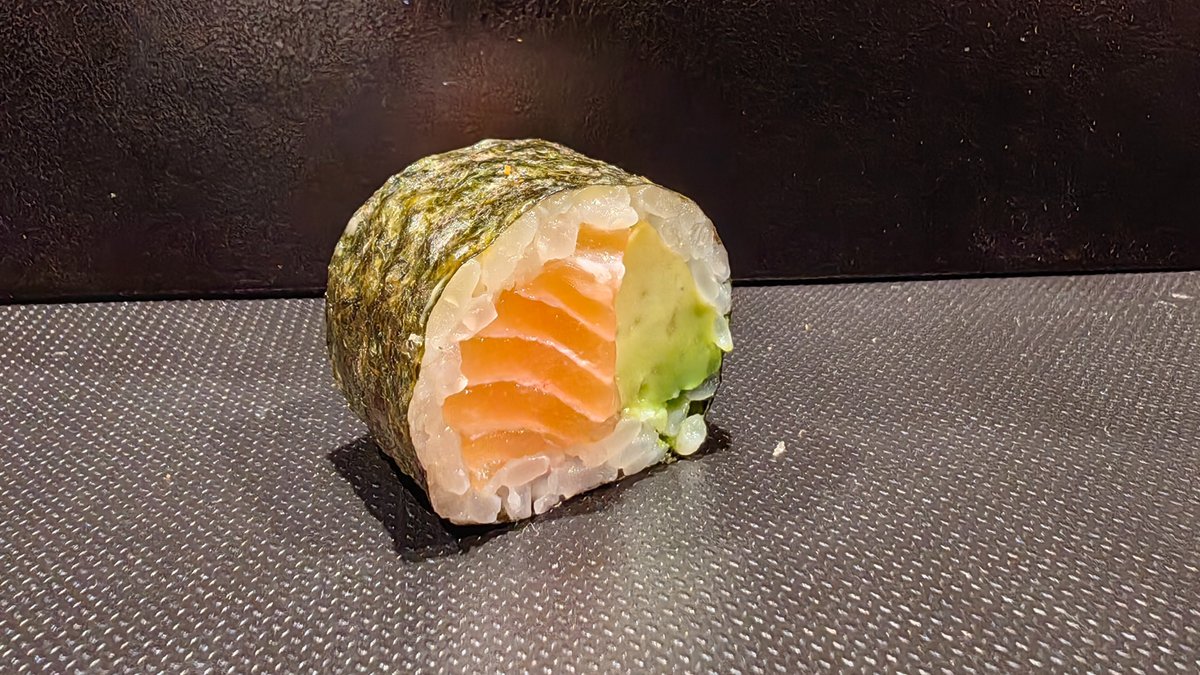 63. Hosomaki laks og avocado