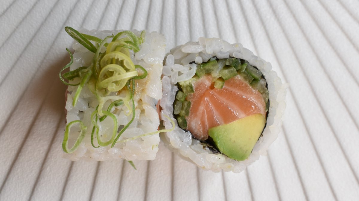 83. Uramaki laks og lime