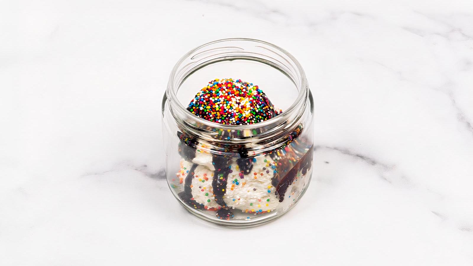 Ice Cream Sundae w. sprinkles and chocolate syrup