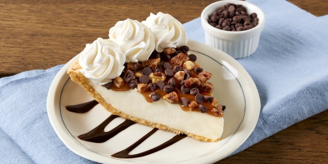 Turtle Cheesecake Pie