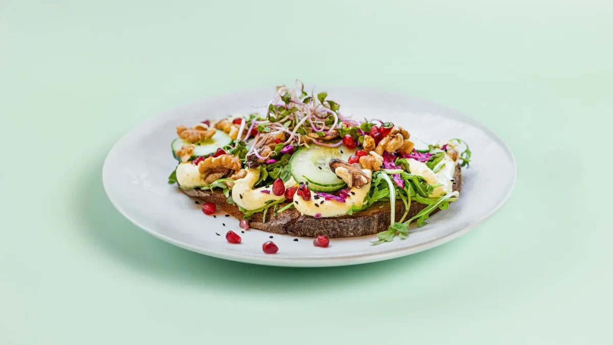 Curry-Dattelcreme Röstbrot