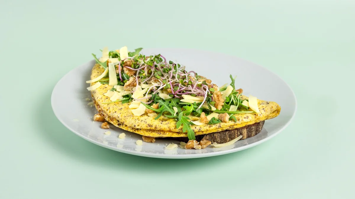 Trüffelomelett, Gereifter Hartkäse und Walnusskerne Röstbrot