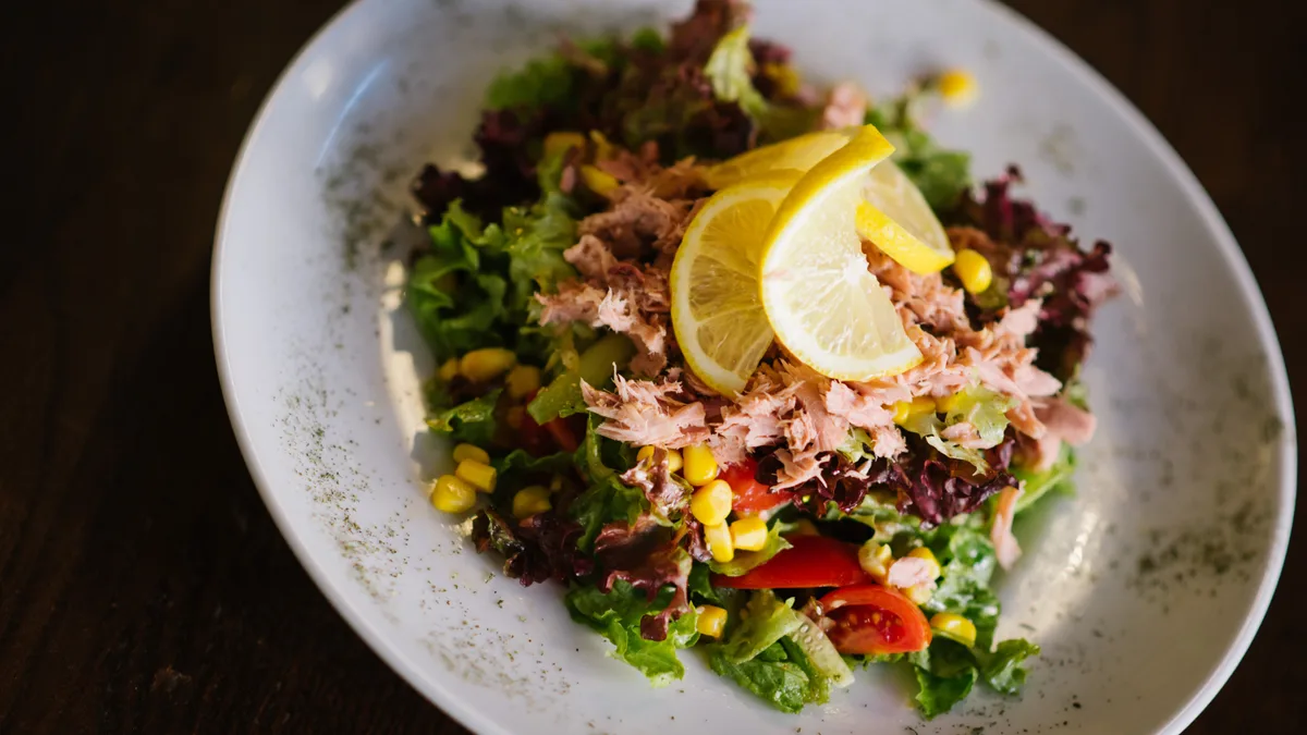 Salata sa tunjevinom