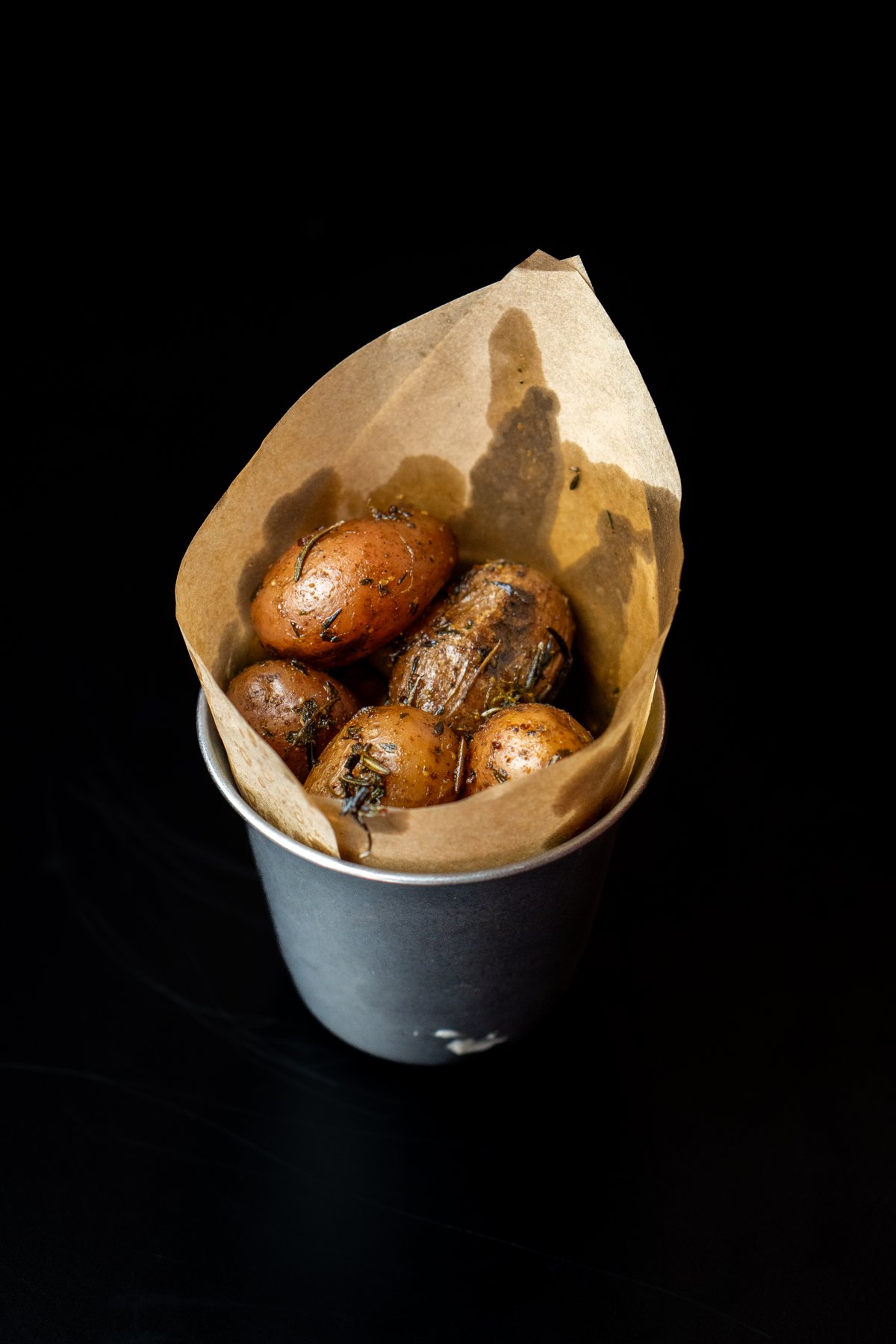 Zöldfűszeres vajas parázsburgonya