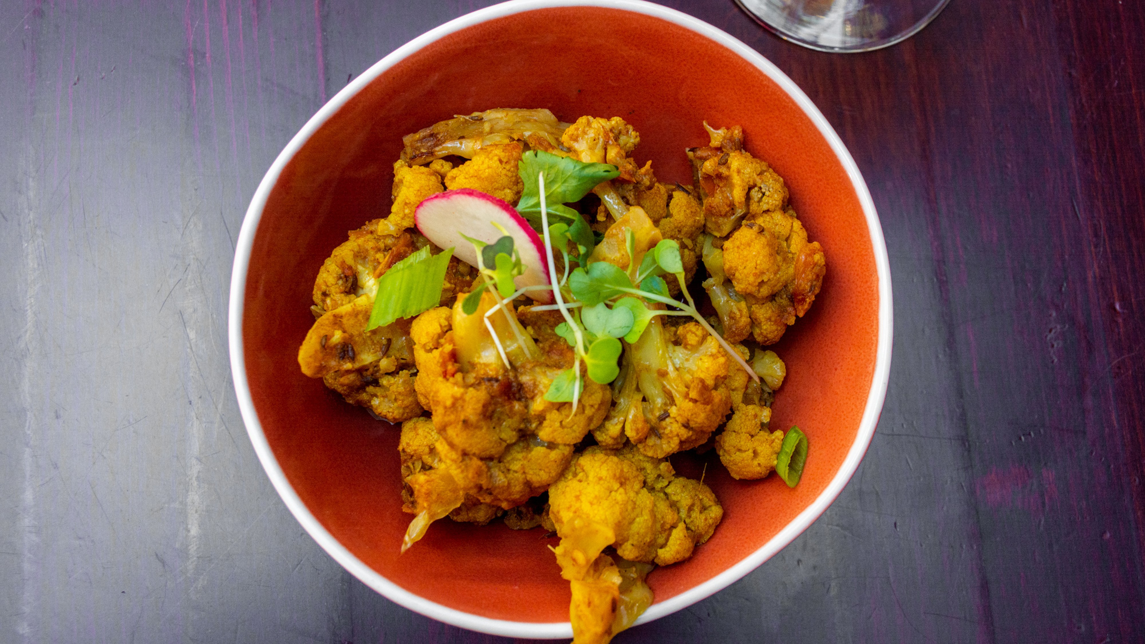 Cauliflower and peas Foogath