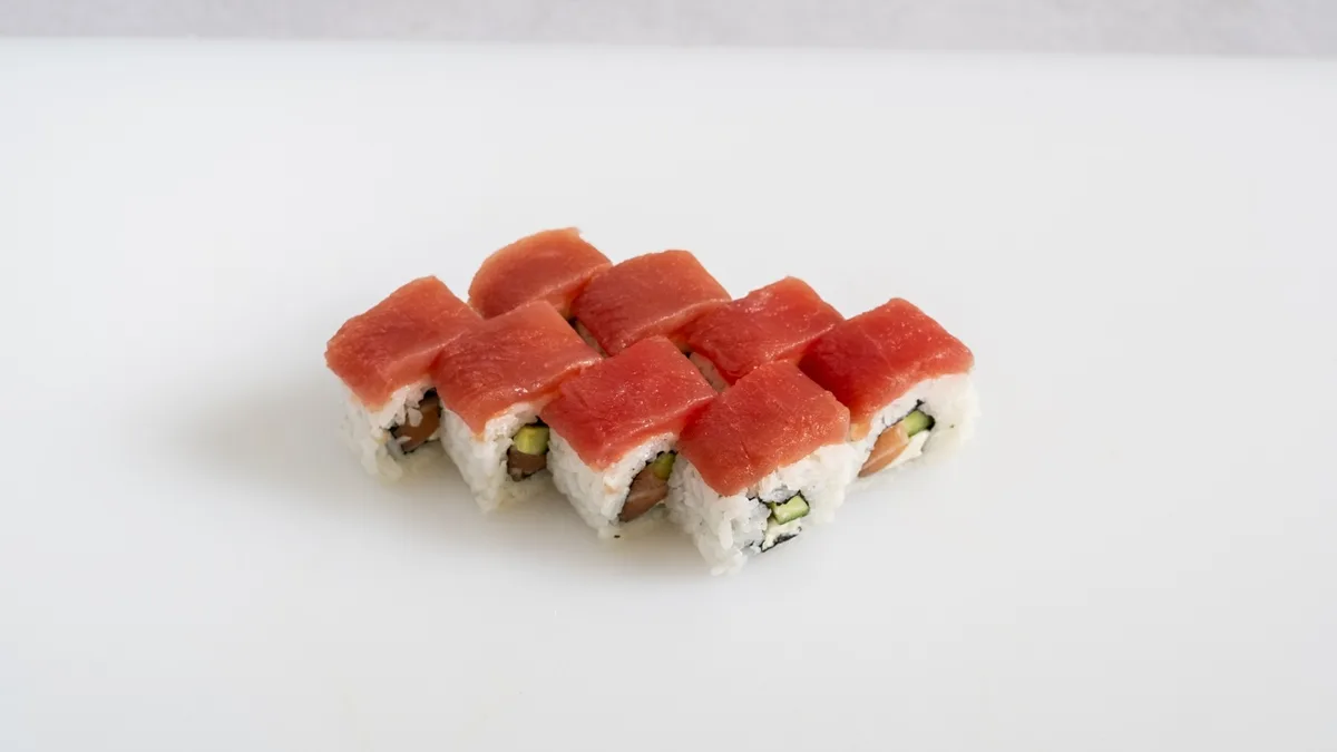 S37 Tuna rolls