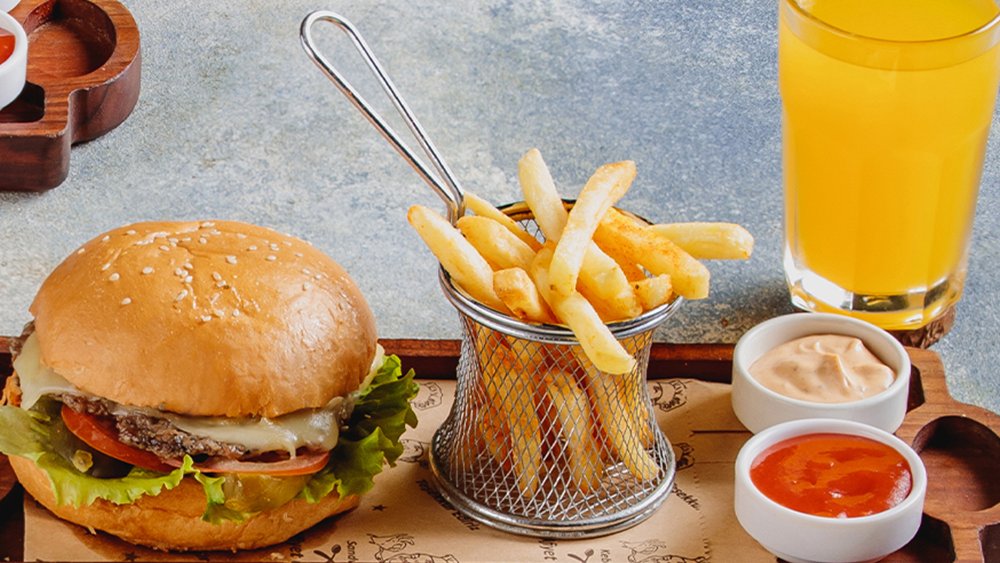 Çizburger Kartof Fri və İçki ilə