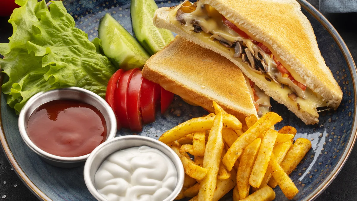 Pendirli Göbələkli Tost