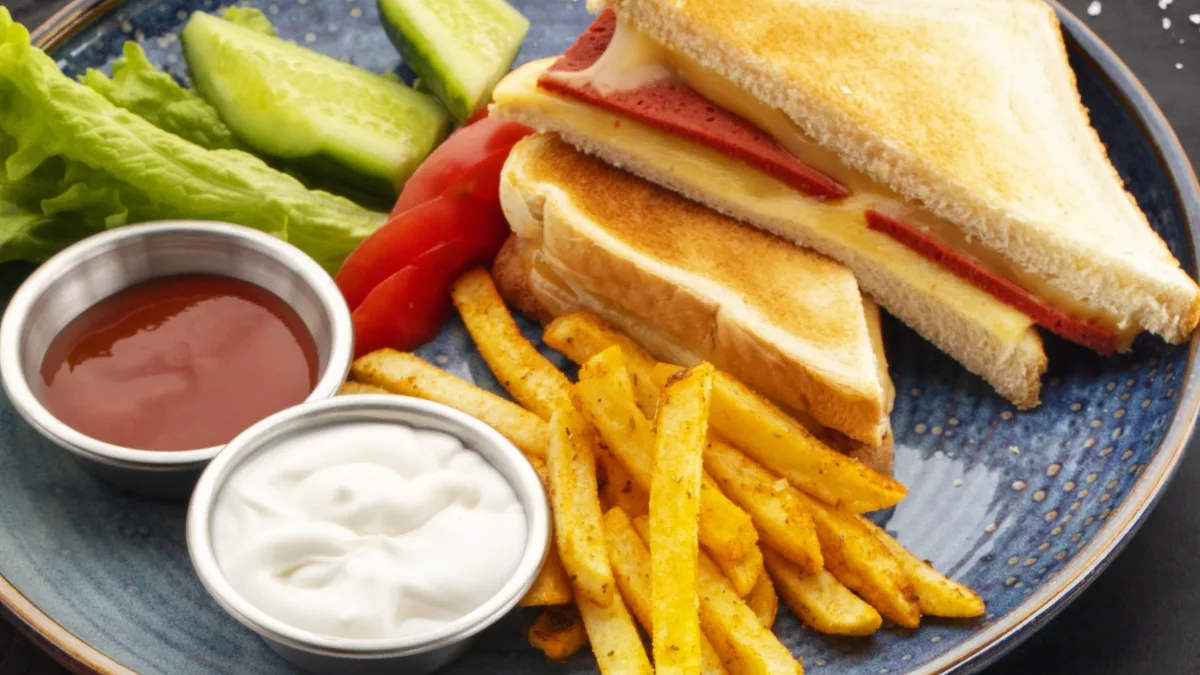 Pendirli Sucuklu Tost