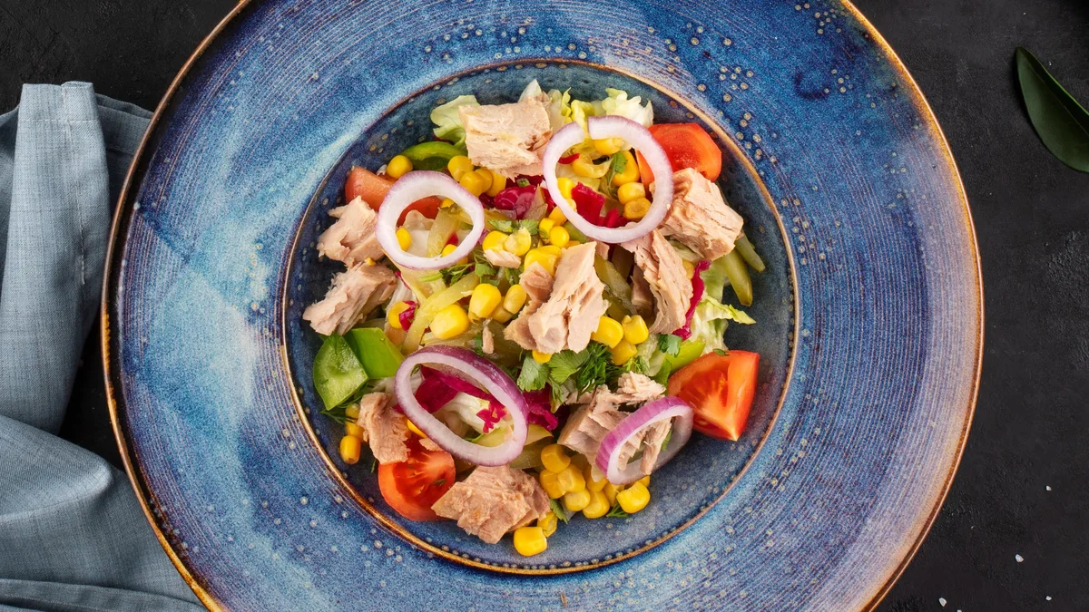 Salat Tuna Balığı ilə