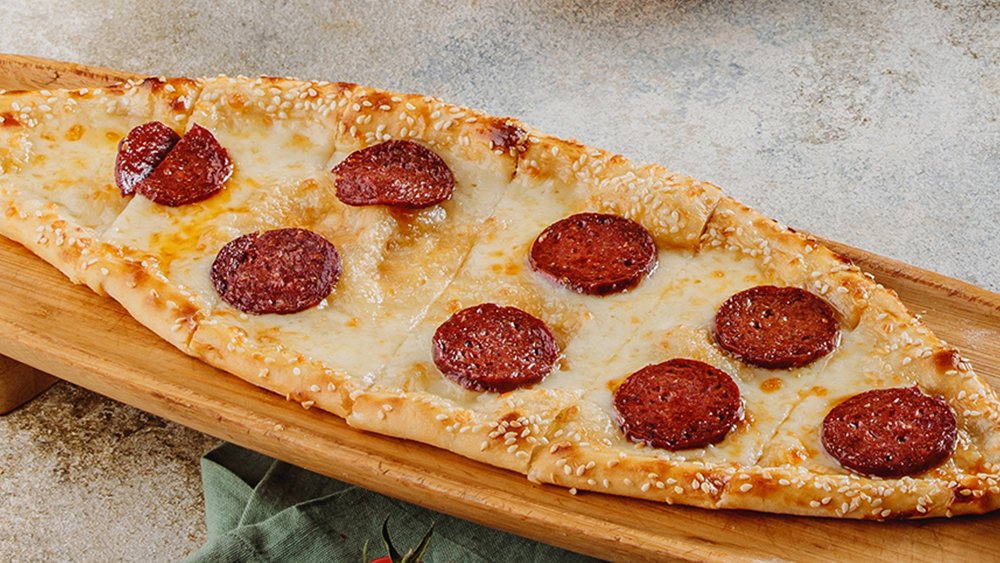 Sucuklu Pide