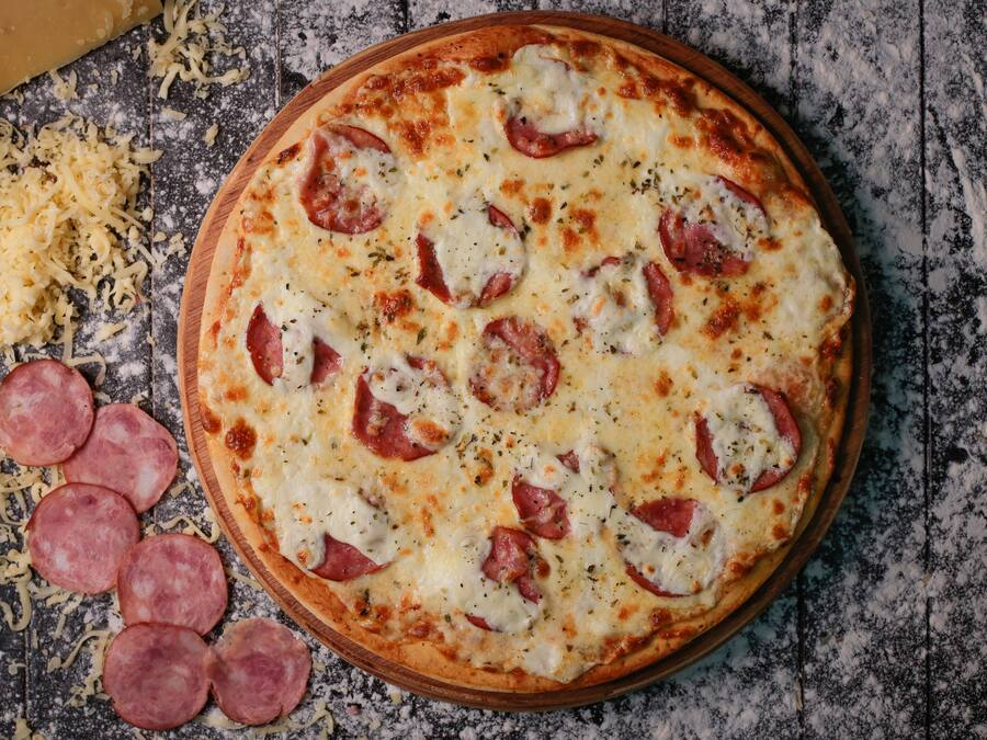 Pizza de Calabresa com Catupiry