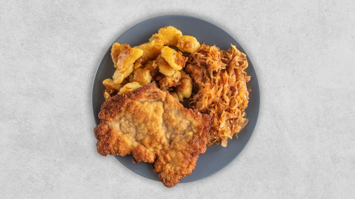Talerz gbura z gigantycznym schabem