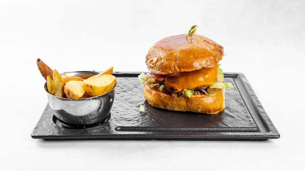 Burger Borsalino s prilogom