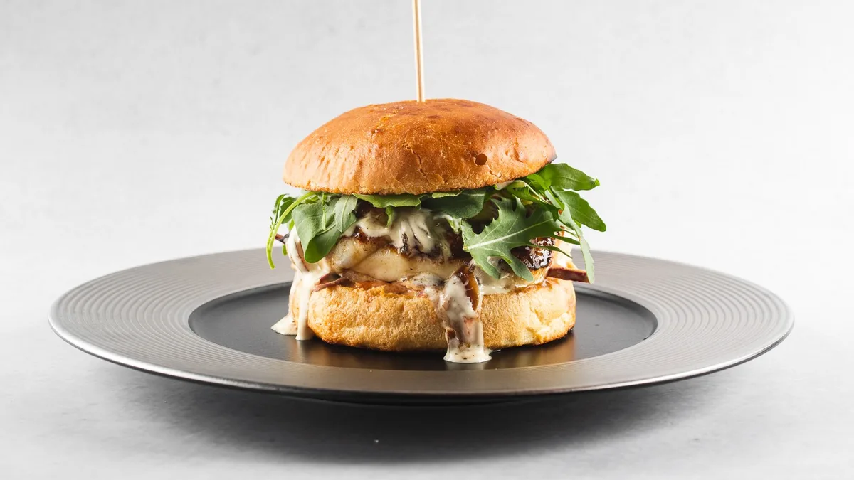 Burger s pečeno mozzarello