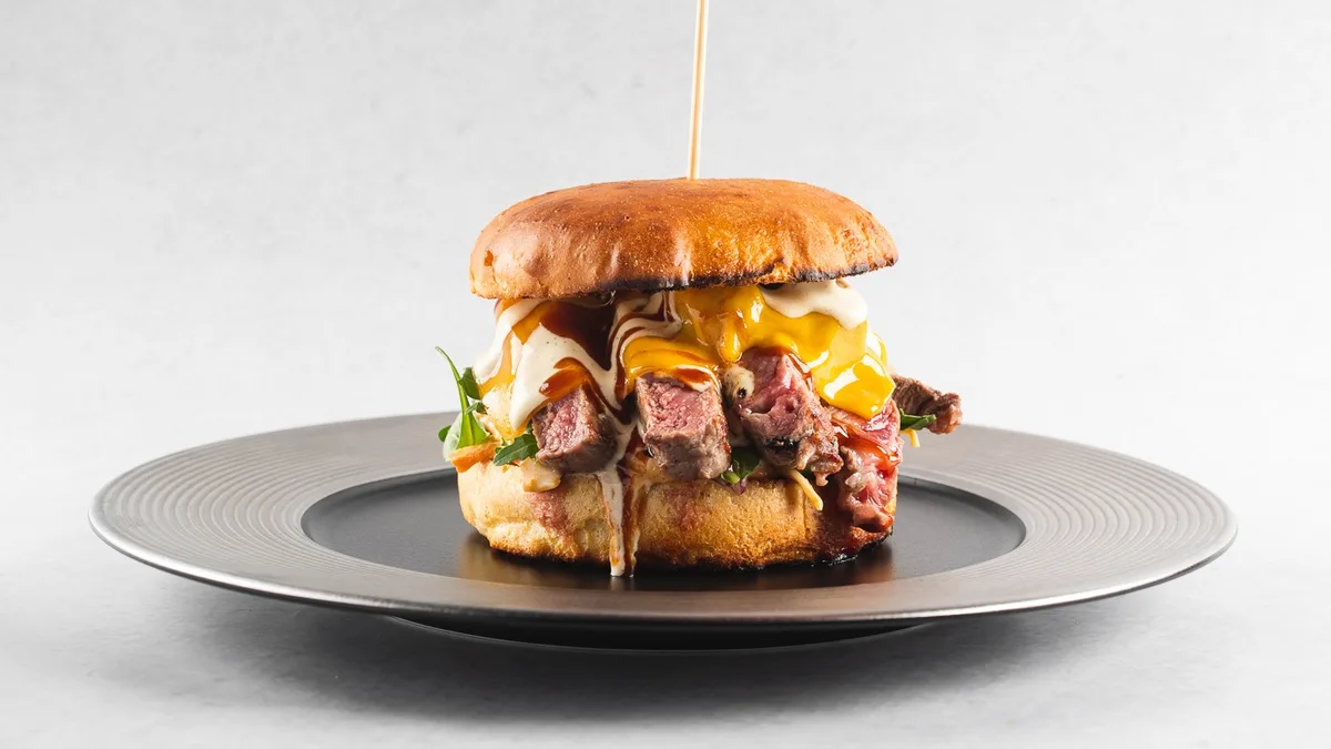 Burger z angus govedino