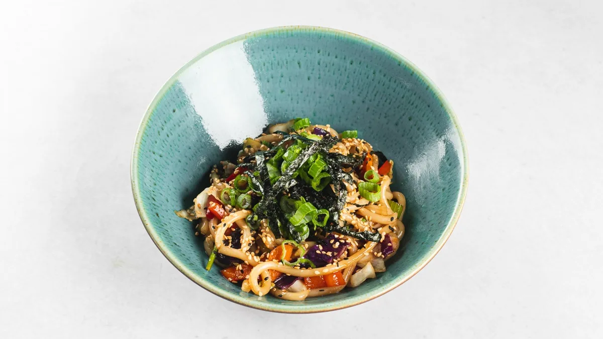 Pšenični yaki udon rezanci - vegansko